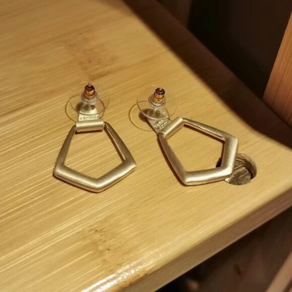 Kendra Scott Stud Earrings - Picture 3 of 3